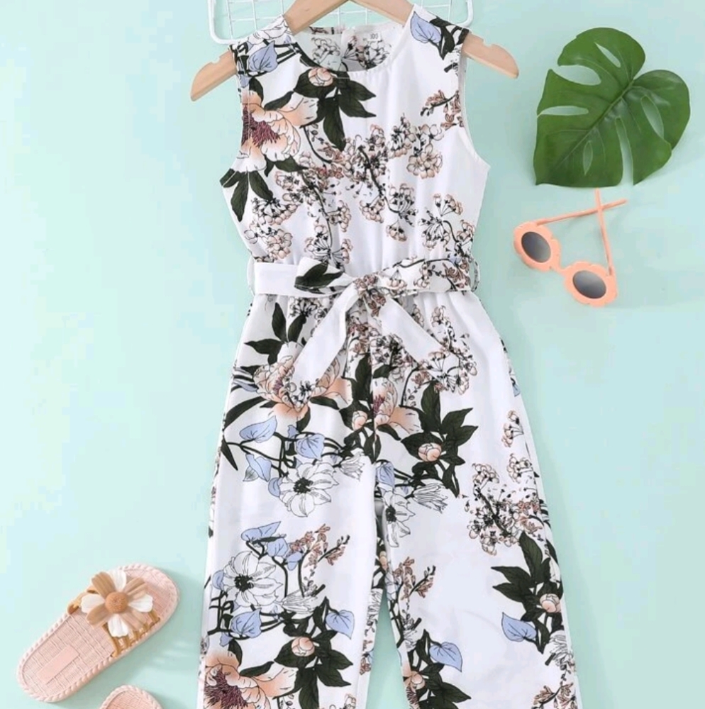 New Girls floral print halter neck belted jumpsuit. 4-5 years (110)
